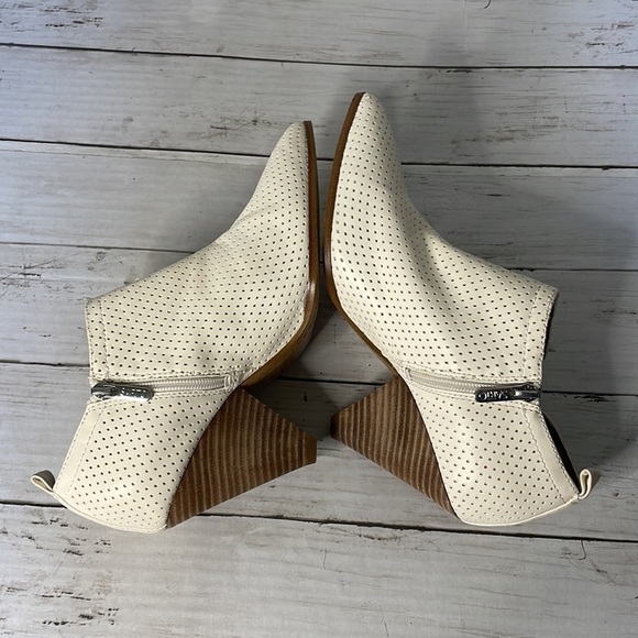 Franco Sarto NWOT Newbury Pointed Toe Perforated Creamy White Leather Bootie - Picture 5 of 13